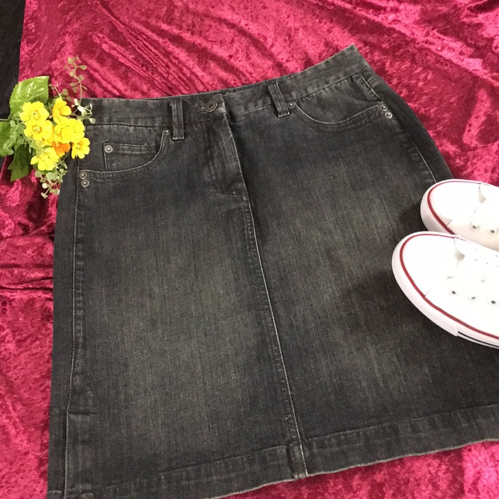 Talbots black stretch denim size 4P skirt EUC